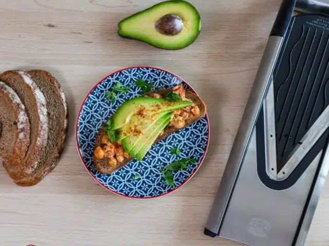 Pain aux pois chiches et avocat